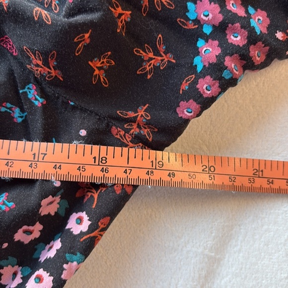 TORRID Peplum Sweetheart Floral Top - Picture 4 of 11